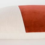 Cojin-decorativo-foxtrot-blanco-rojo-30x50-cm-4-40967