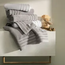 Toalla de cuerpo glam zero twist gris oscuro 70x140