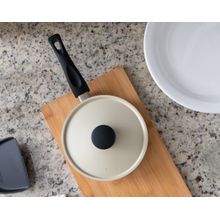 Mini sarten para huevos con tapa beige