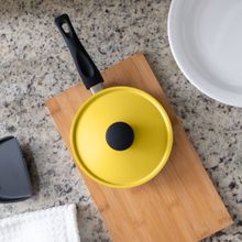 Mini sarten para huevos con tapa amarillo